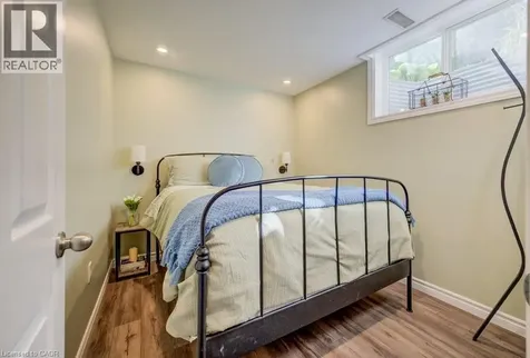 35 Hawkins Drive Cambridge ON N1T 1Z7