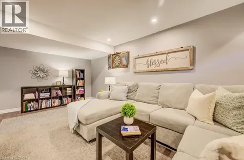 35 Hawkins Drive Cambridge ON N1T 1Z7