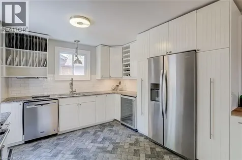 27 Bloomsbury Court Ancaster ON L9G 4L5