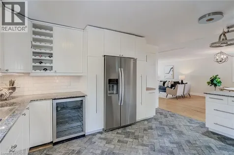 27 Bloomsbury Court Ancaster ON L9G 4L5
