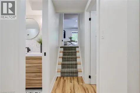 27 Bloomsbury Court Ancaster ON L9G 4L5