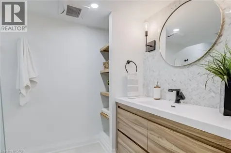 27 Bloomsbury Court Ancaster ON L9G 4L5