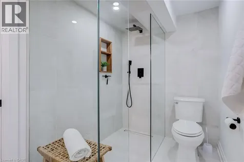 27 Bloomsbury Court Ancaster ON L9G 4L5