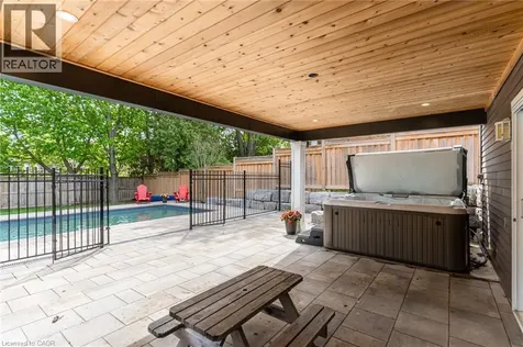 27 Bloomsbury Court Ancaster ON L9G 4L5