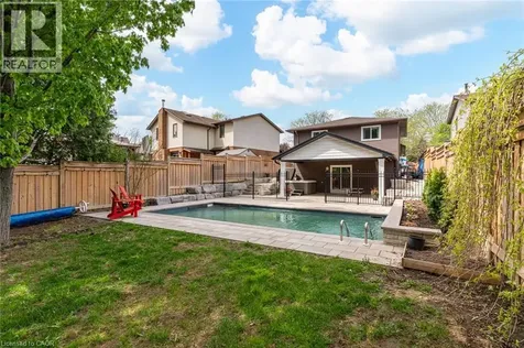27 Bloomsbury Court Ancaster ON L9G 4L5