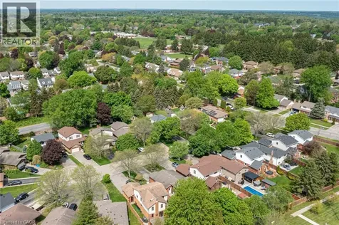 27 Bloomsbury Court Ancaster ON L9G 4L5