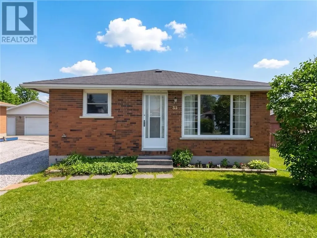 35 Falcon Crescent Chelmsford ON P0M 1L0