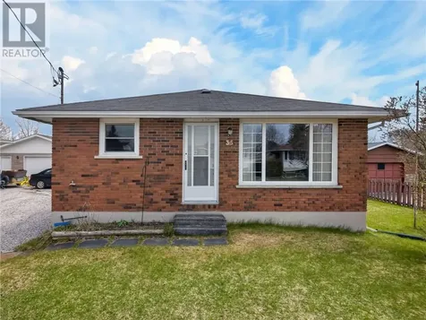 35 Falcon Crescent Chelmsford ON P0M 1L0