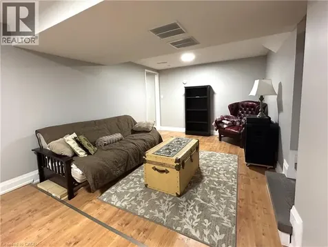 4258 Longmoor Avenue Burlington ON L7L 4Z9