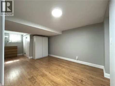 4258 Longmoor Avenue Burlington ON L7L 4Z9