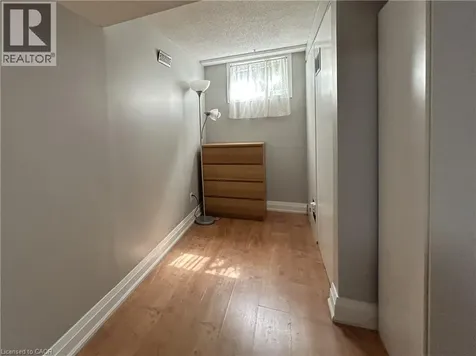 4258 Longmoor Avenue Burlington ON L7L 4Z9