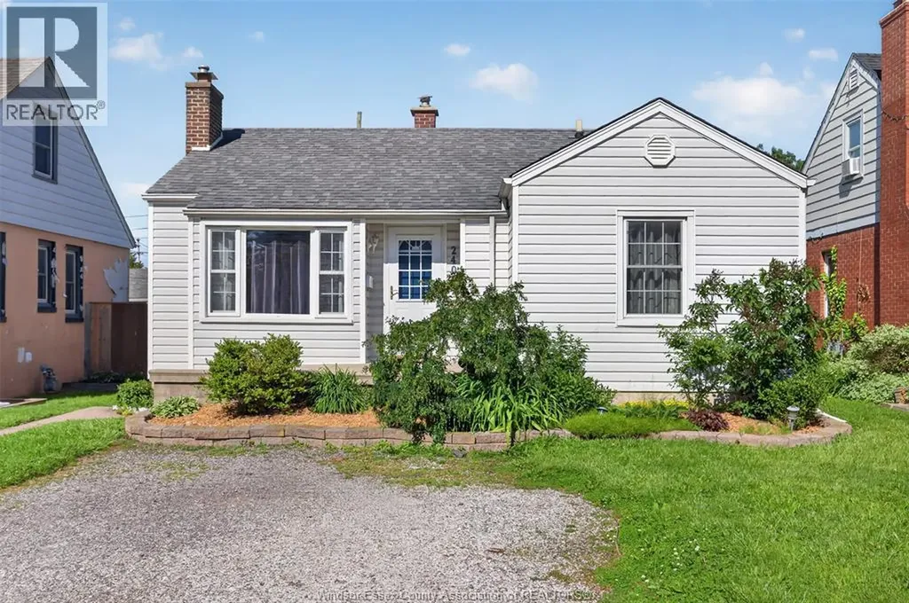 2406 Byng Windsor ON N8W 3E8