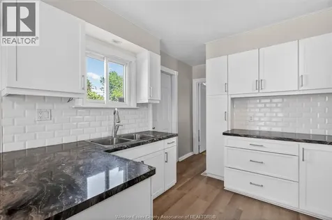2406 Byng Windsor ON N8W 3E8
