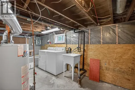 2406 Byng Windsor ON N8W 3E8