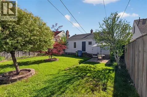 2406 Byng Windsor ON N8W 3E8