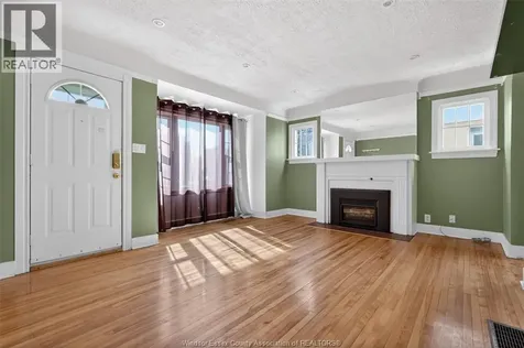 2406 Byng Windsor ON N8W 3E8