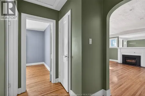 2406 Byng Windsor ON N8W 3E8