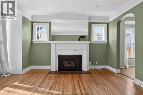 2406 Byng Windsor ON N8W 3E8