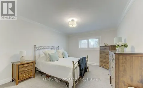 196 Lourdes Street Waterloo ON N2L 1N7