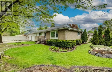 196 Lourdes Street Waterloo ON N2L 1N7