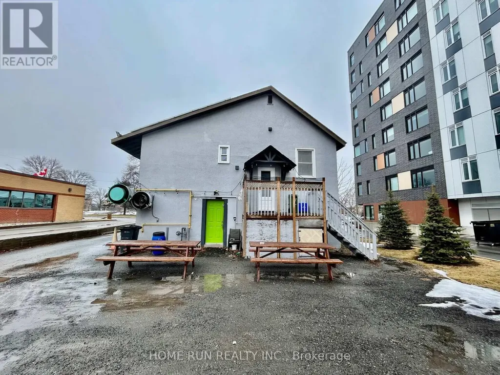 704 Brookfield Road South Ottawa ON K1V 6J4