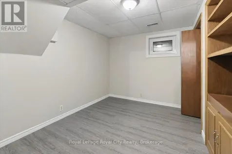 4 Smart Street Guelph (kortright West) ON N1G 4K9
