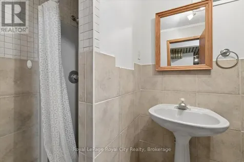 4 Smart Street Guelph (kortright West) ON N1G 4K9