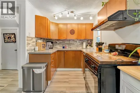 1260 Oak Windsor ON N8X 2B1