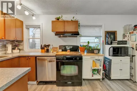 1260 Oak Windsor ON N8X 2B1