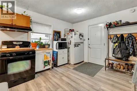 1260 Oak Windsor ON N8X 2B1