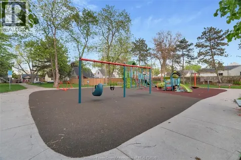 1260 Oak Windsor ON N8X 2B1