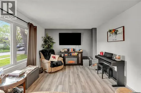 1260 Oak Windsor ON N8X 2B1