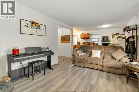 1260 Oak Windsor ON N8X 2B1