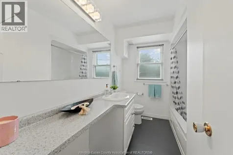 1655 Partington Avenue Windsor ON N9E 2P9