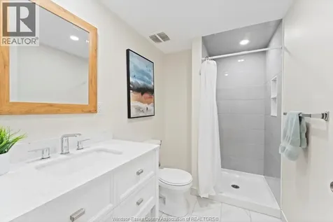 1655 Partington Avenue Windsor ON N9E 2P9