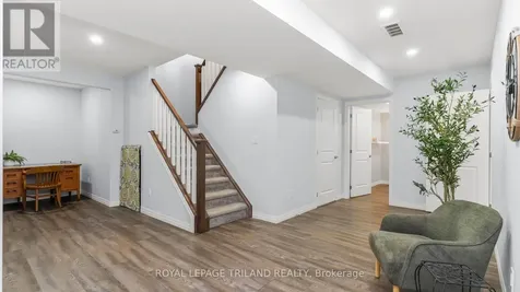 8 Melrose Court St. Thomas ON N5R 0J4