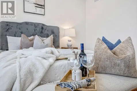 1160 Skyridge Boulevard Pickering ON L1X 0M3