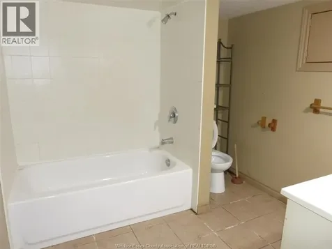 1434 Tecumseh Boulevard Windsor ON N8X 1H5