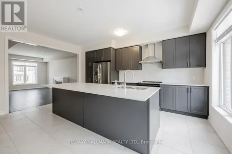 91 Elkington Crescent Whitby ON L1P 0L7