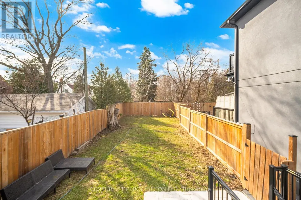195 Danforth Road Toronto (oakridge) ON M1L 3X1
