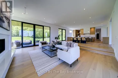 18 Raintree Court Clearview ON L9Y 0K2