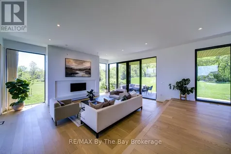 18 Raintree Court Clearview ON L9Y 0K2