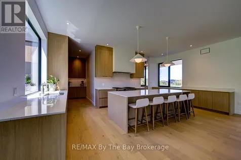 18 Raintree Court Clearview ON L9Y 0K2