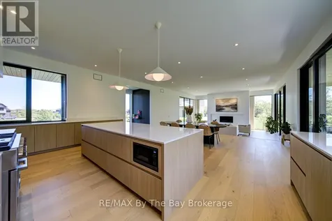 18 Raintree Court Clearview ON L9Y 0K2