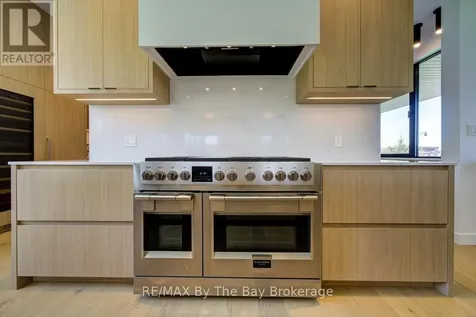 18 Raintree Court Clearview ON L9Y 0K2