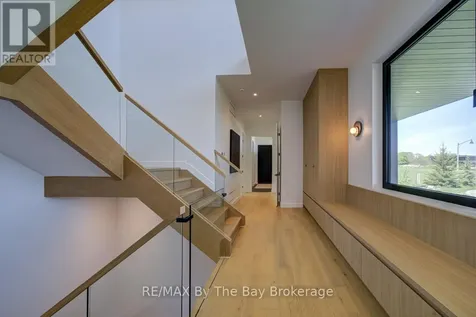 18 Raintree Court Clearview ON L9Y 0K2