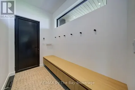 18 Raintree Court Clearview ON L9Y 0K2