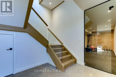 18 Raintree Court Clearview ON L9Y 0K2