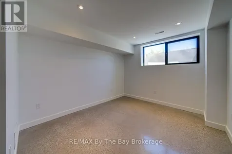 18 Raintree Court Clearview ON L9Y 0K2