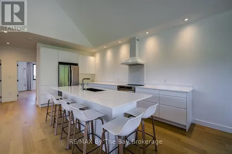 18 Raintree Court Clearview ON L9Y 0K2